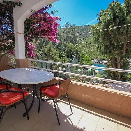 Semesterbostad Robinson Ina 1