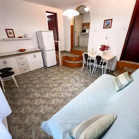 Robinson Ina 1 Gdinj