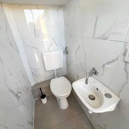 Robinson Ina 1 Semesterbostad Gdinj